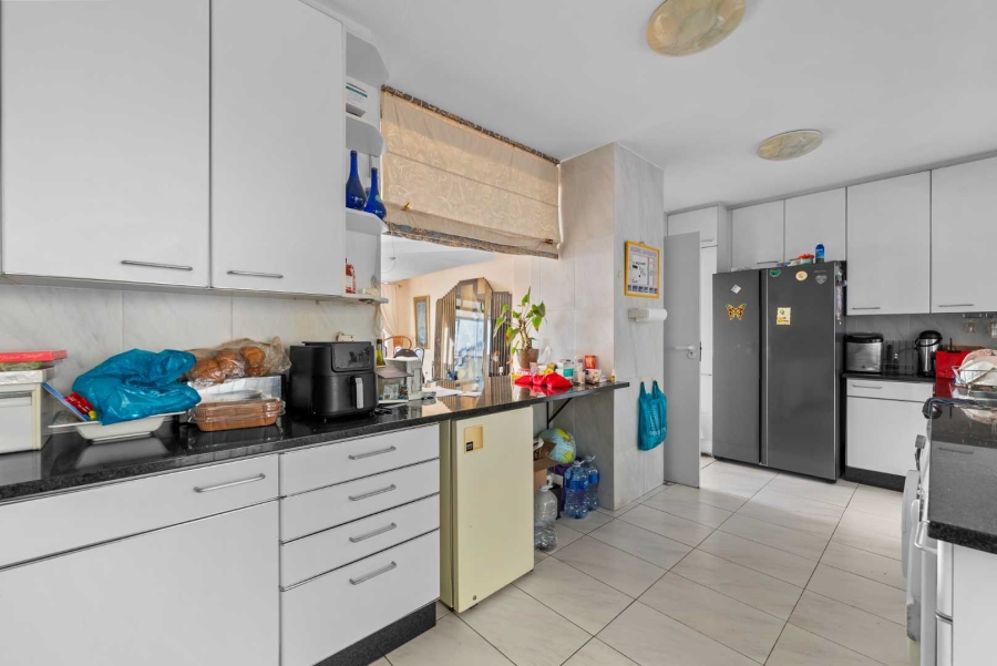 3 Bedroom Property for Sale in Sea Point Western Cape